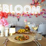 Hotel - Bar & Restaurant - Meeting & Events
