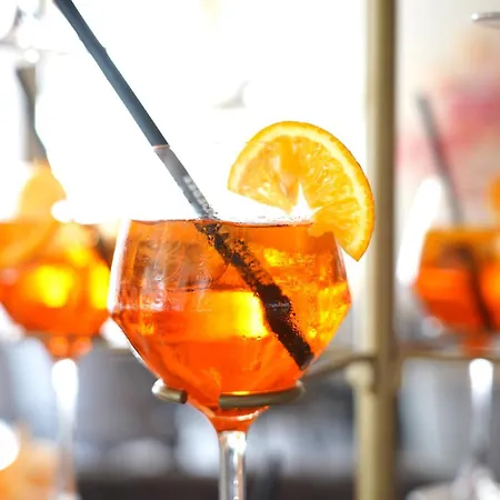 Отель - Bar & Restaurant - Meeting & Events 4*