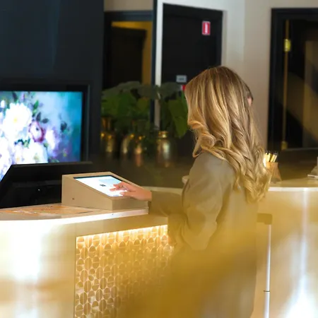 - Bar & Restaurant - Meeting & Events