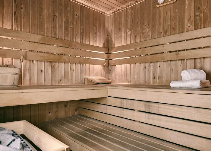 - Bar & Restaurant - Meeting & Events 4*