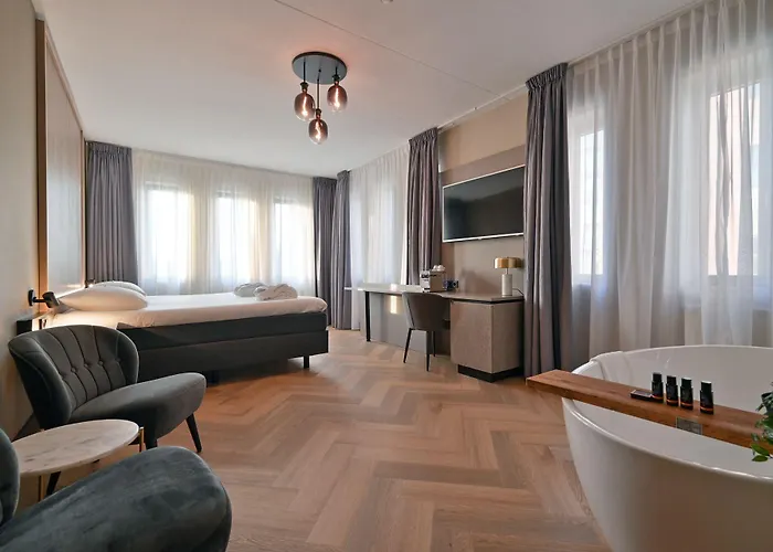 - Bar & Restaurant - Meeting & Events 4* 알크마르