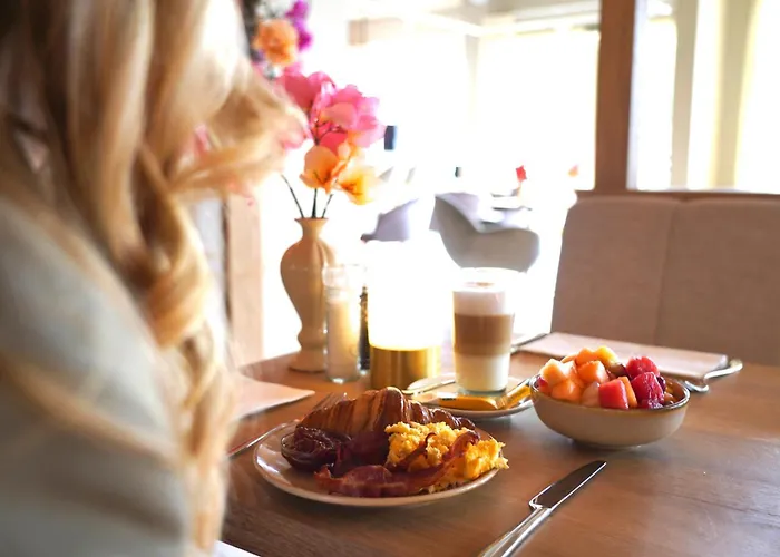 - Bar & Restaurant - Meeting & Events Ξενοδοχείο 4*