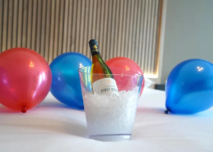 - Bar & Restaurant - Meeting & Events 4* 알크마르